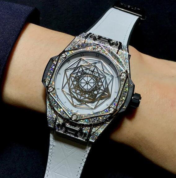 Hublot ウブロスーパーコピー ビッグバン ウニコ サンブルー チタニウム パヴェ 415.NX.2027.VR.1704.MXM18